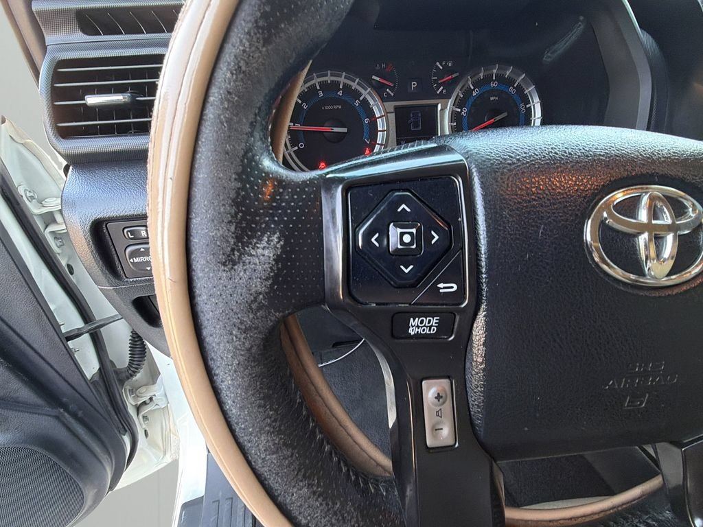 Used 2014  Toyota Limited image 19
