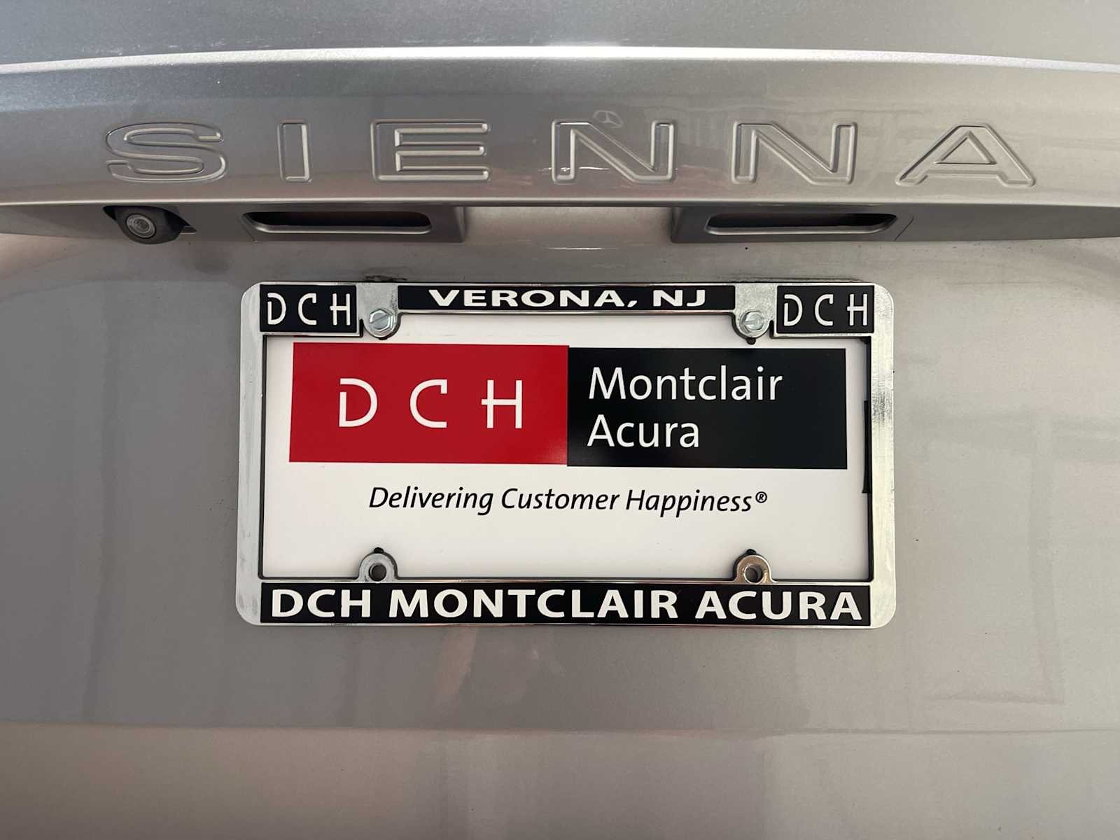 Used 2017 Silver Sky Metallic Toyota XLE image 7