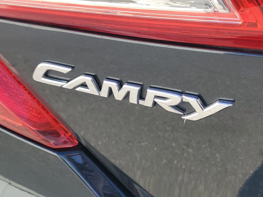 Used 2013 Cosmic Gray Mica Toyota XLE image 7