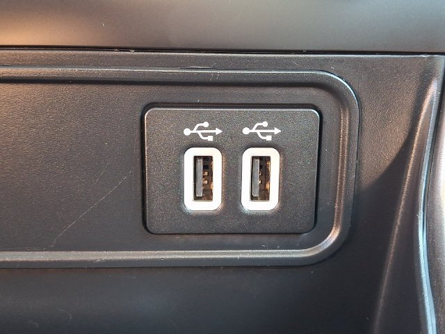Used 2021 Shadow Black Ford SE image 23