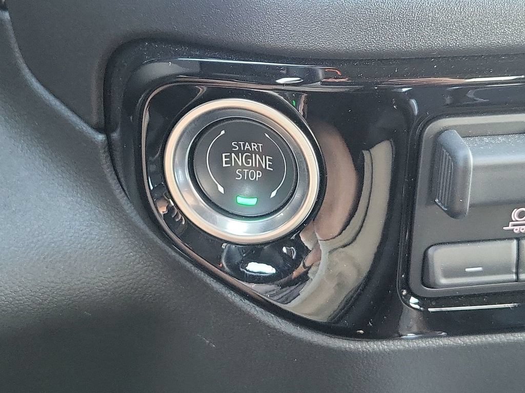 Used 2025 Black Chevrolet High Country image 23
