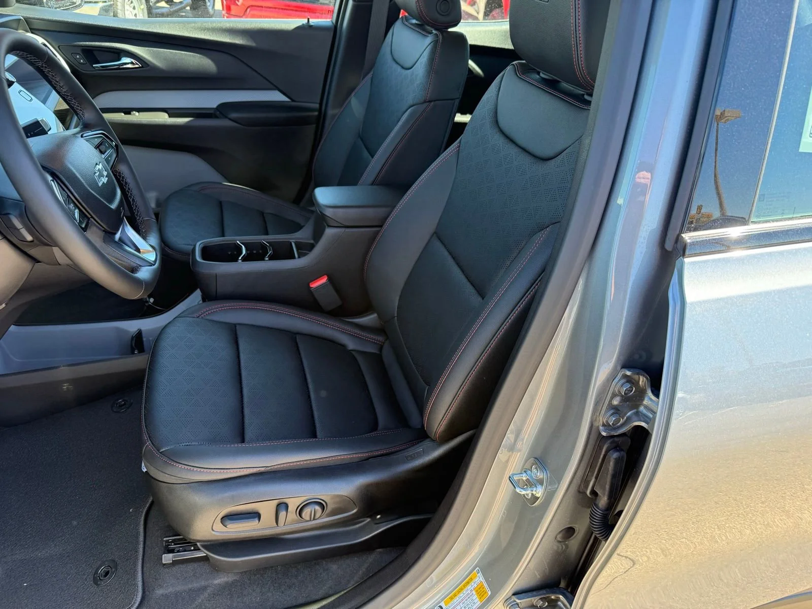 2027 Chevrolet Bolt RS - Photo 32