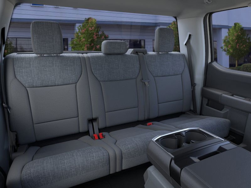 New 2025 Oxford White Ford XLT image 11