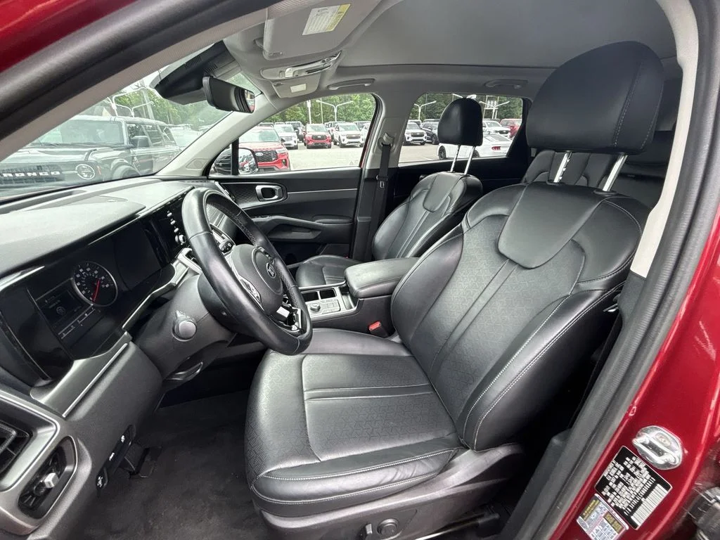 Used 2021 Red Kia S image 13