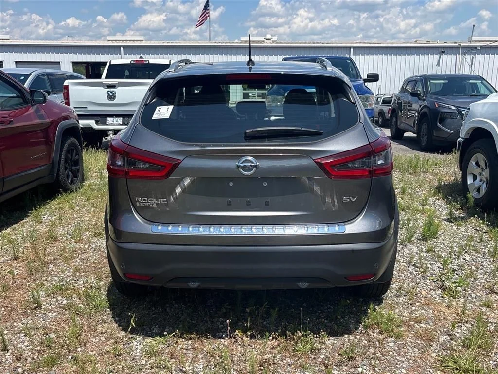 Used 2022 Gray Nissan SV image 10