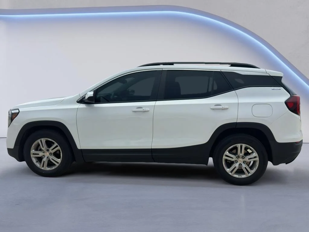 Used 2022 Summit White GMC SLE image 8