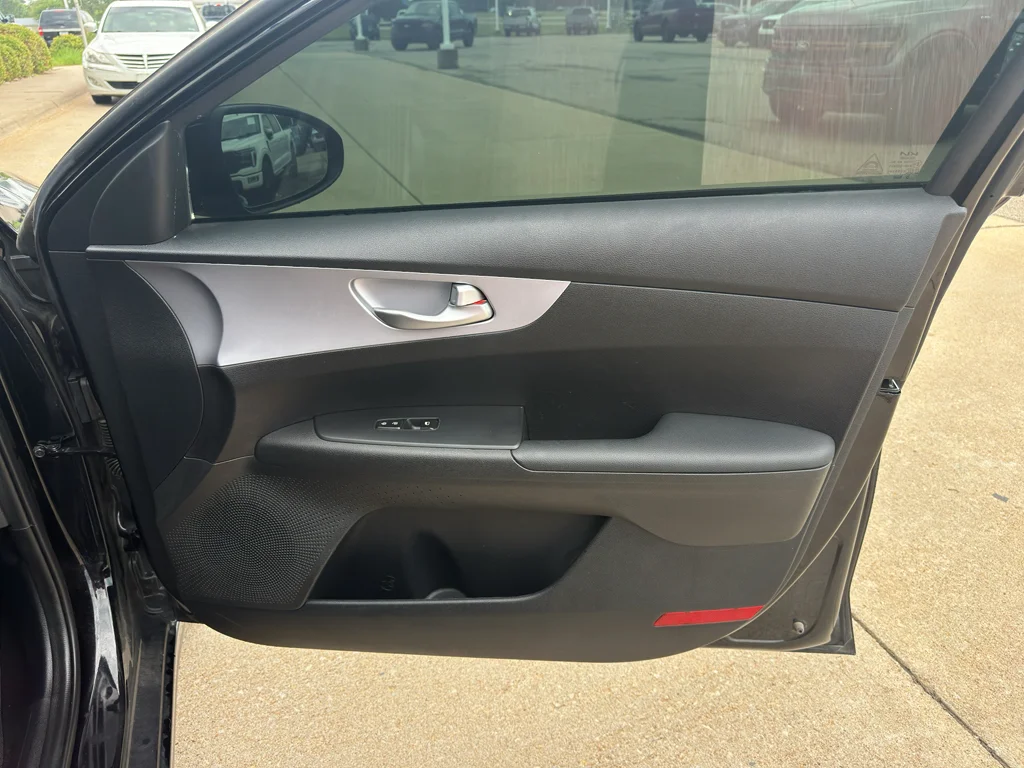 Used 2024 Aurora Black Kia LX image 17