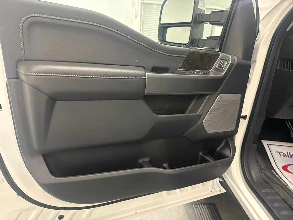 New 2027 Star White Metallic Tri-Coat Ford F-250® Lariat® image 13
