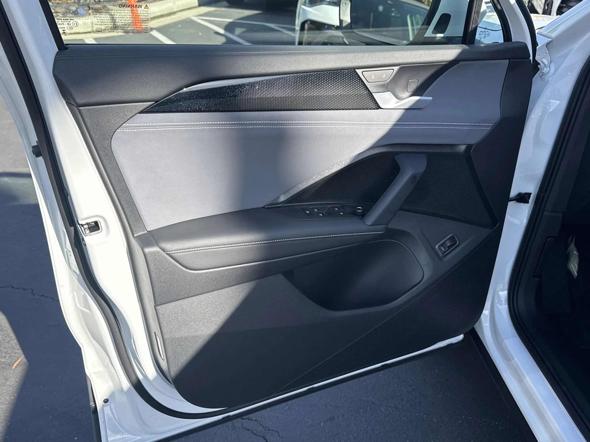 New 2026 Pure White Volkswagen SE image 12