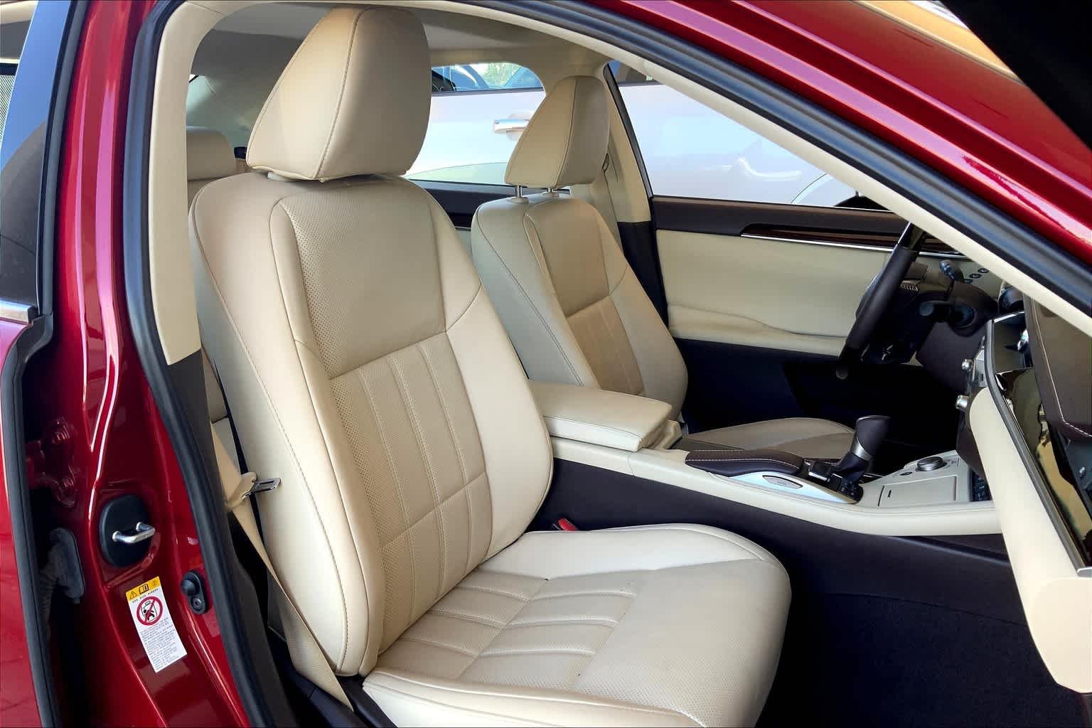 Used 2018 Matador Red Mica Lexus  image 9