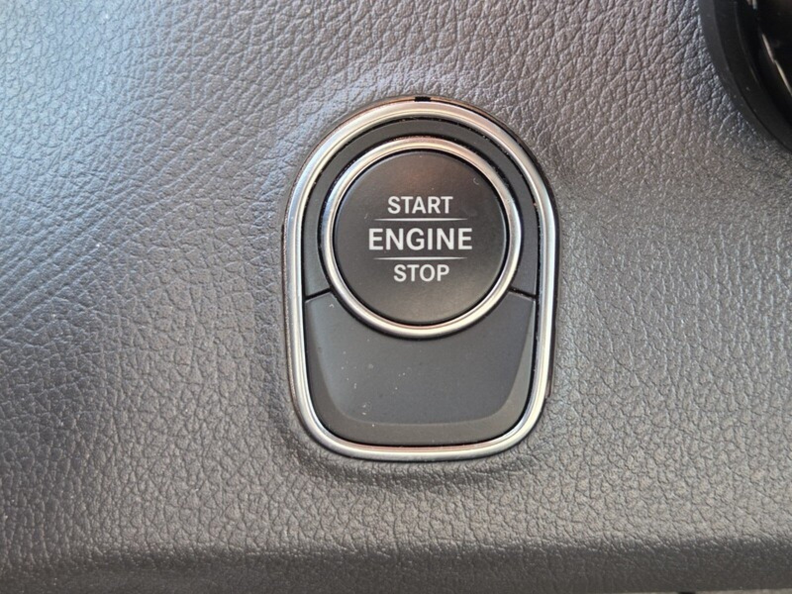Used 2024 Iridium Silver Mercedes-Benz M4CAEH image 33
