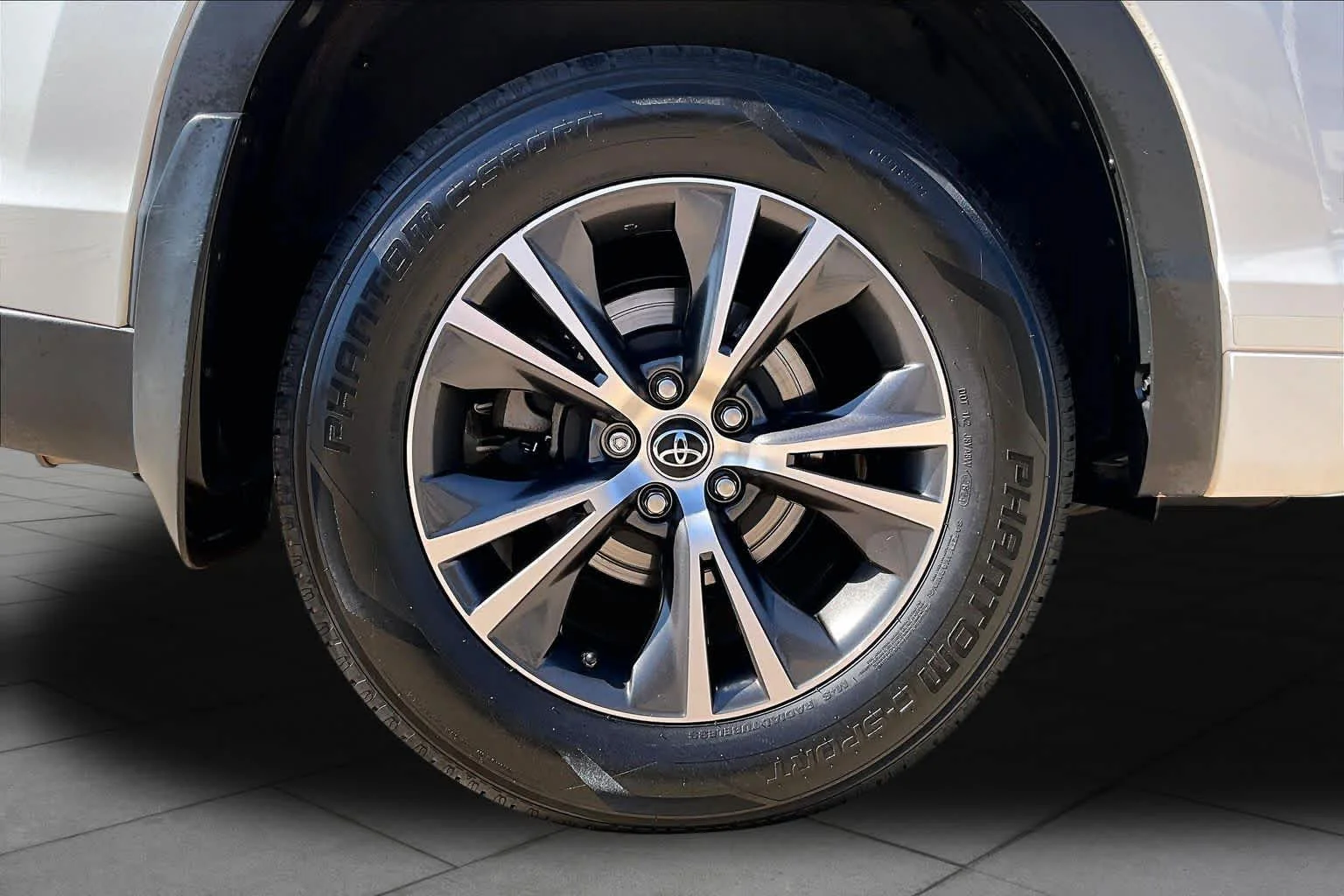 Used 2017 Blizzard Pearl Toyota LE image 11