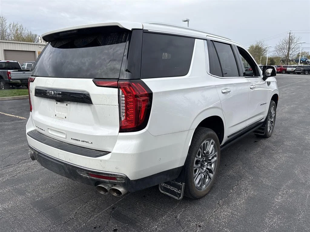 Used 2023 White Frost Tricoat GMC Denali Ultimate image 7