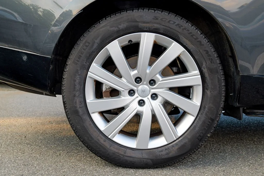 Used 2025 Gray Land Rover SE image 13
