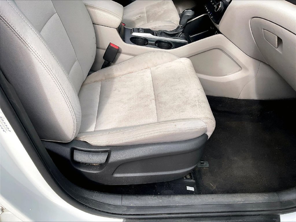 Used 2018 Dazzling White Hyundai SEL image 34