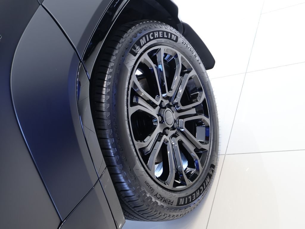 New 2026 Narvik Black Land Rover OCTA Black image 35