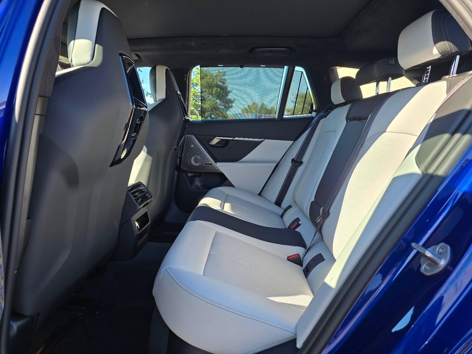 New 2027 Marina Bay Blue Metallic BMW Base image 14