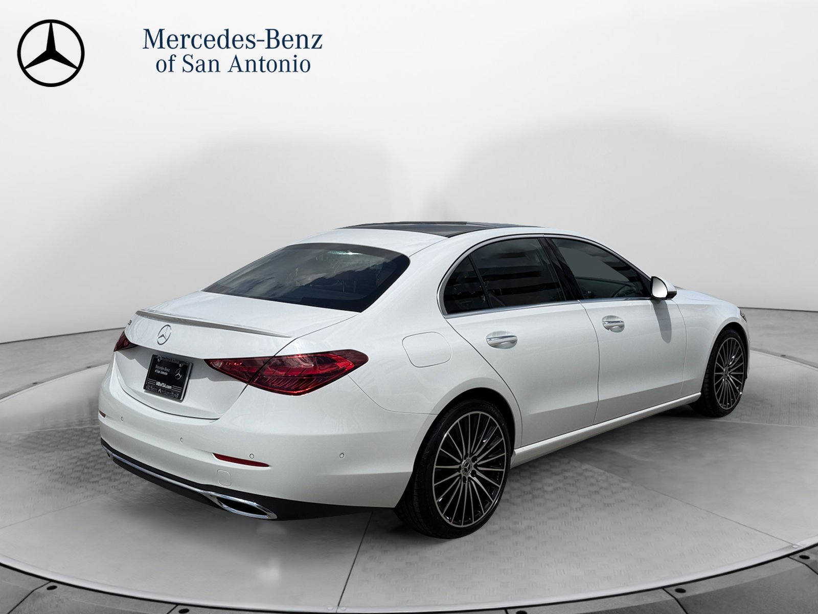New 2026 MANUFAKTUR Moonlight White Metallic Mercedes-Benz C 300 image 32