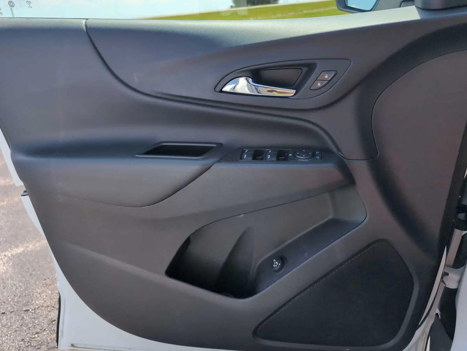 Used 2024 Summit White Chevrolet LT image 21