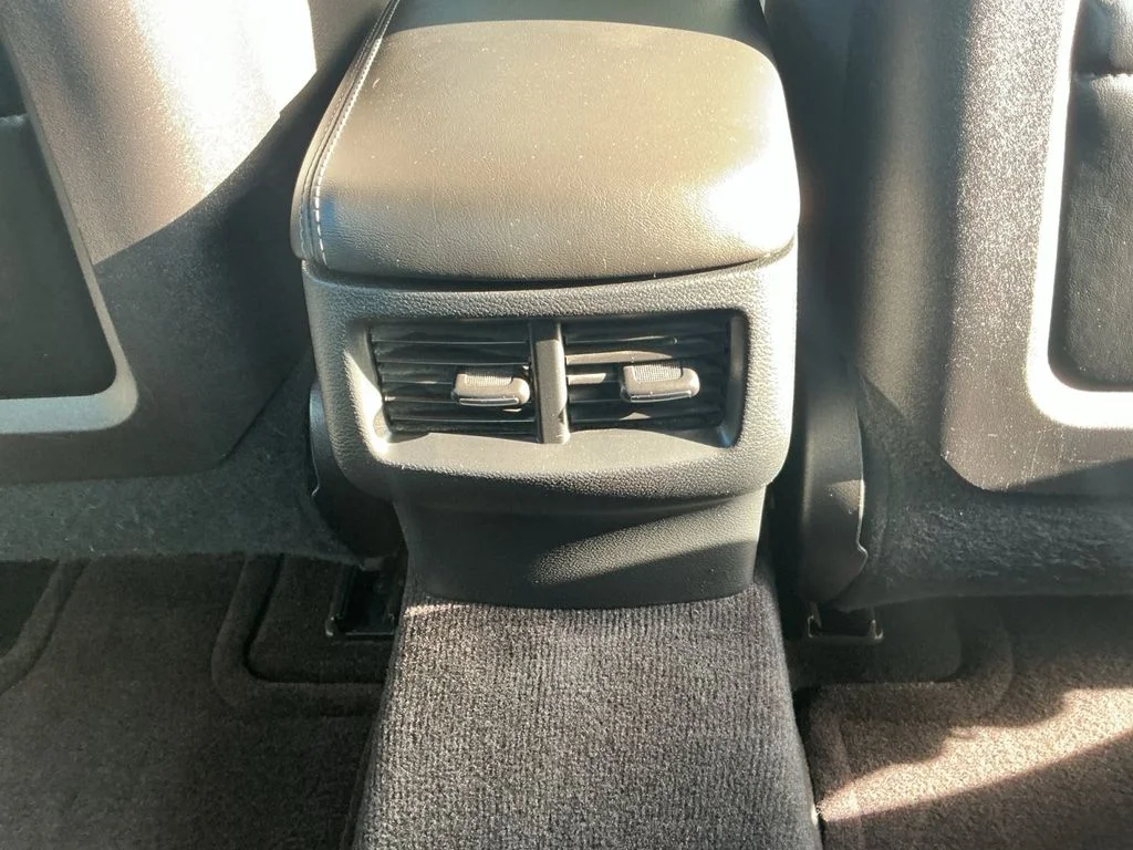 Used 2016 Silver Dodge SXT image 25