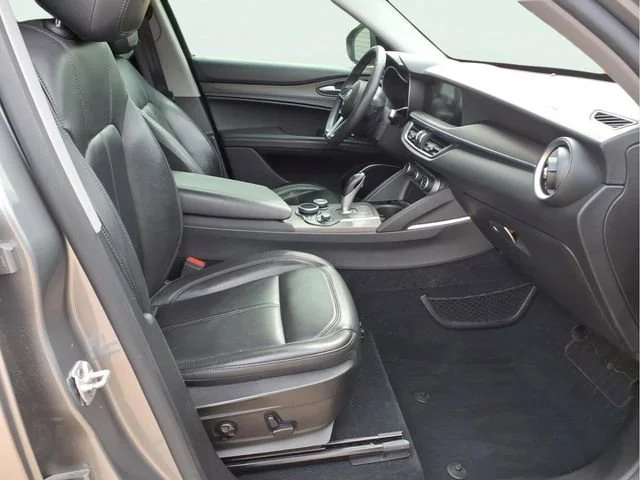 Used 2019  Alfa Romeo Ti image 23