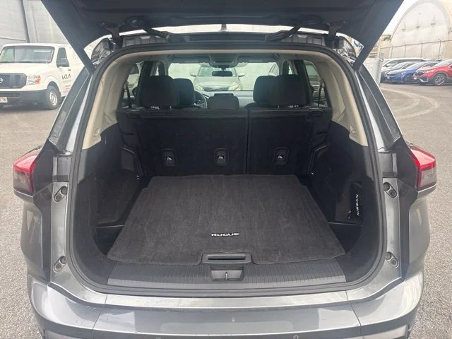 Used 2024 Gray Nissan SV image 12
