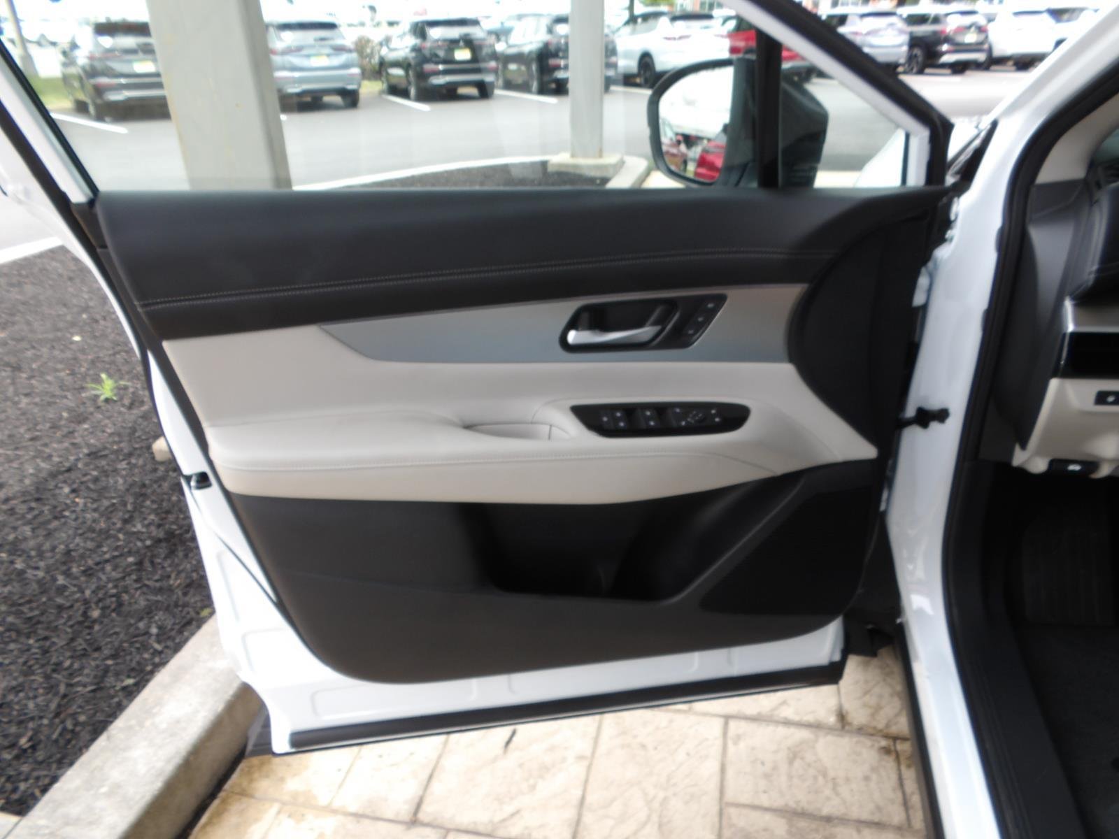 New 2026 Everest White Pearl TriCoat Nissan SL image 20