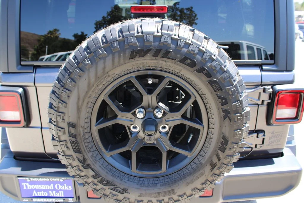 New 2026 Granite Crystal Metallic Clearcoat Jeep Willys image 9
