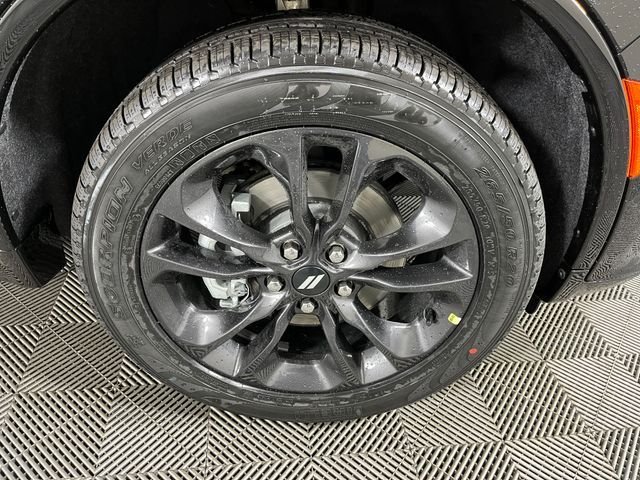 New 2026 Diamond Black Clear-Coat Exterior Paint Dodge GT Plus image 5