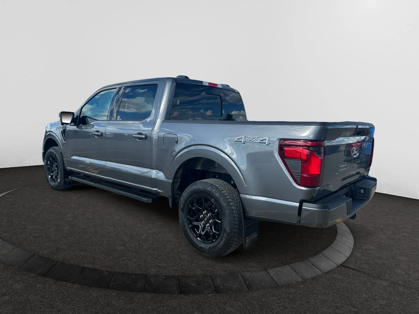 New 2026 Carbonized Grey Metallic Ford XLT image 3
