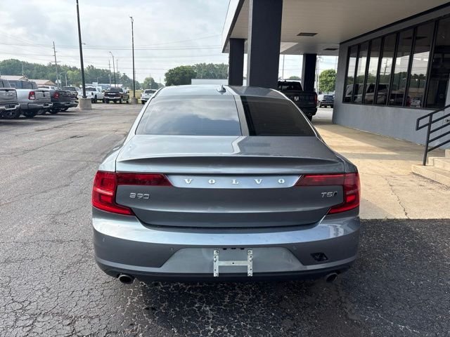 Used 2018 Gray Volvo T5 Momentum image 10