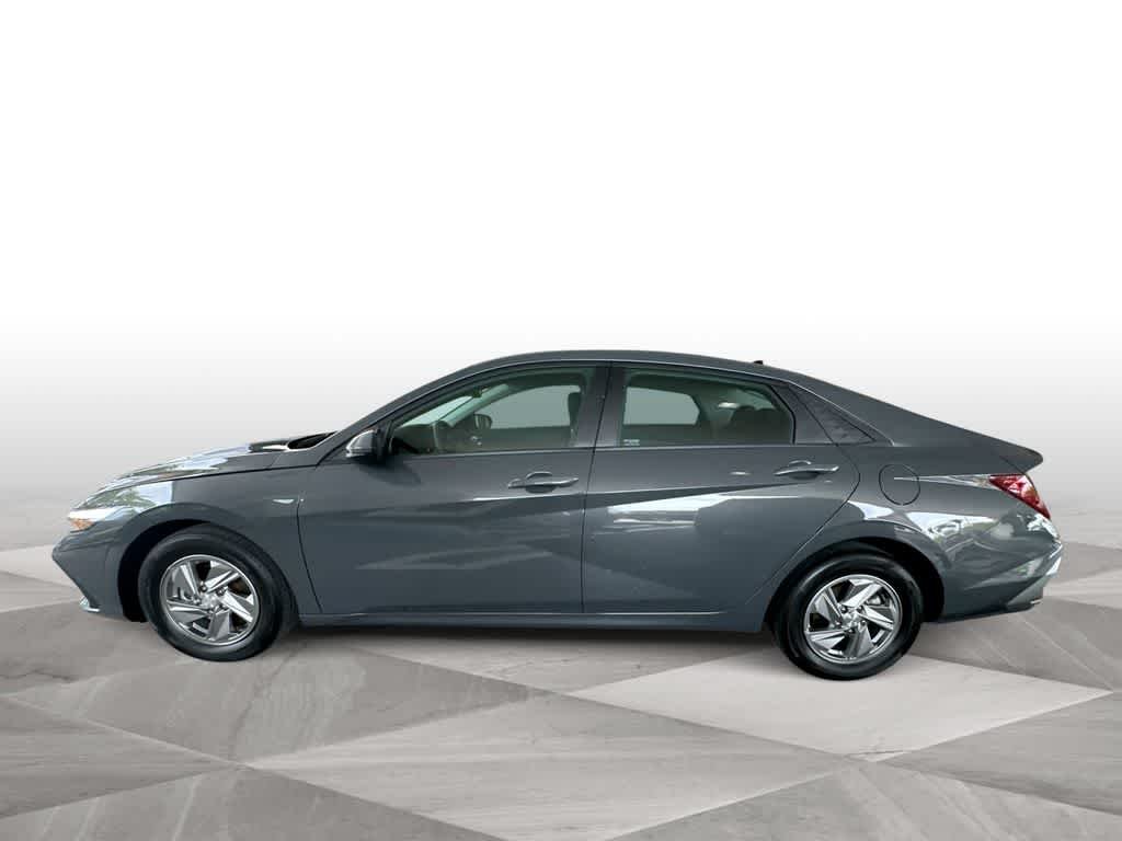 Used 2025 Ecotronic Gray Hyundai SE image 5