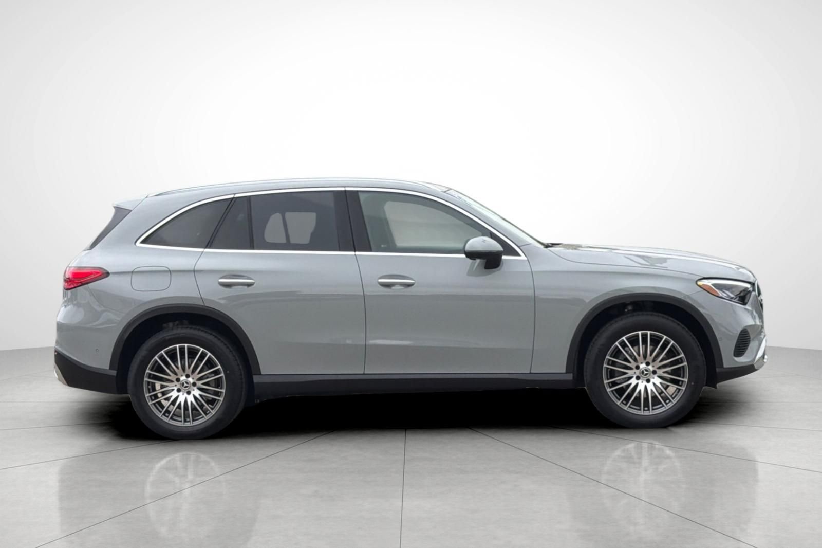 New 2026 MANUFAKTUR Alpine Grey Mercedes-Benz GLC 300 image 35