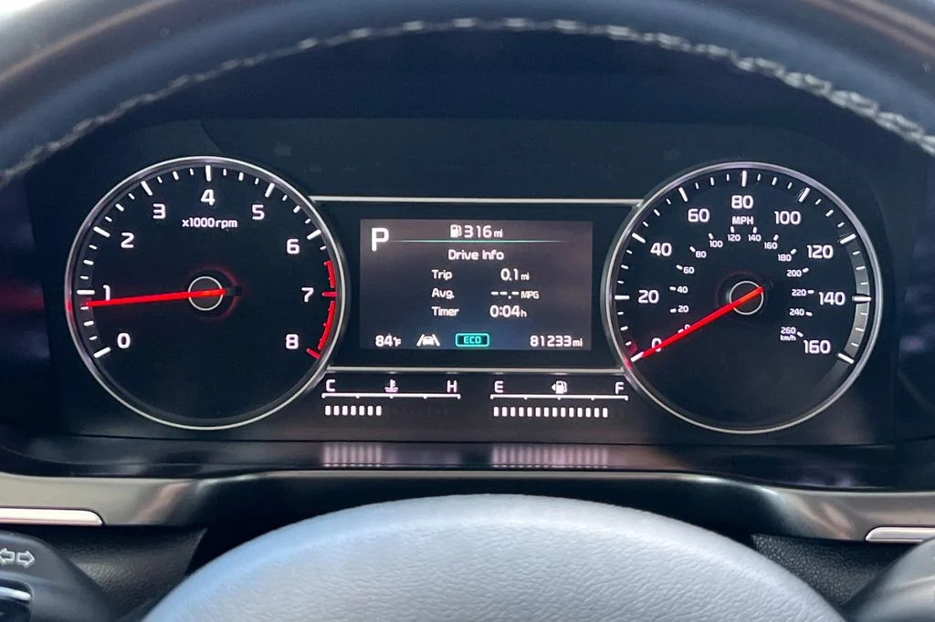 Used 2022 White Kia S image 29