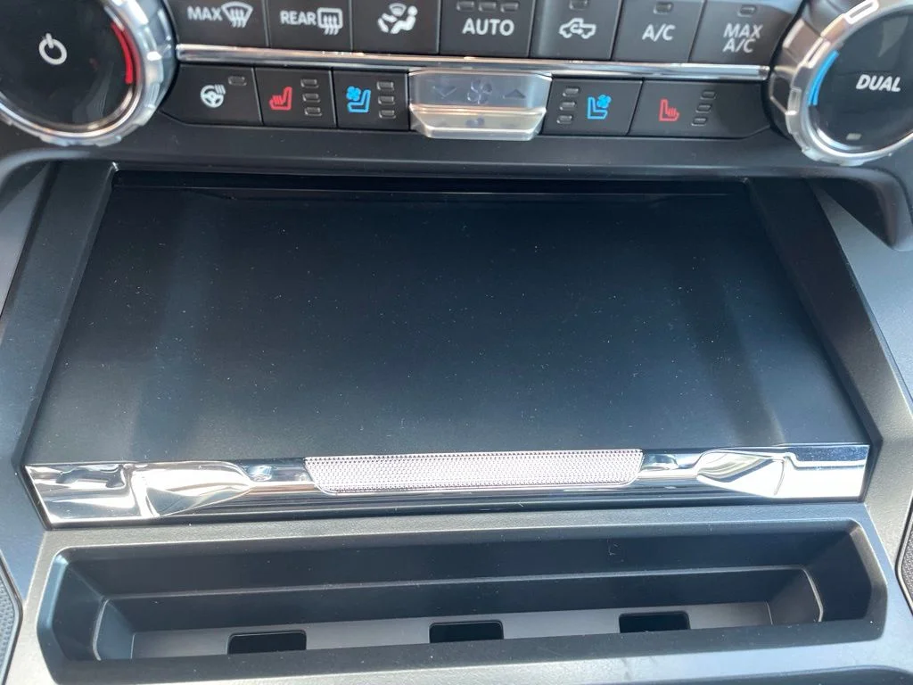 New 2026 CARBONIZED GRAY Ford Lariat image 18
