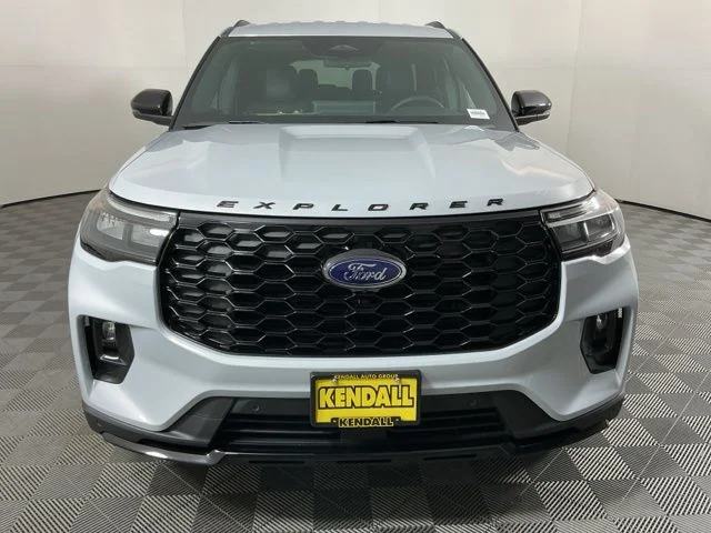 New 2026 Space White Metallic Ford ST-Line image 2