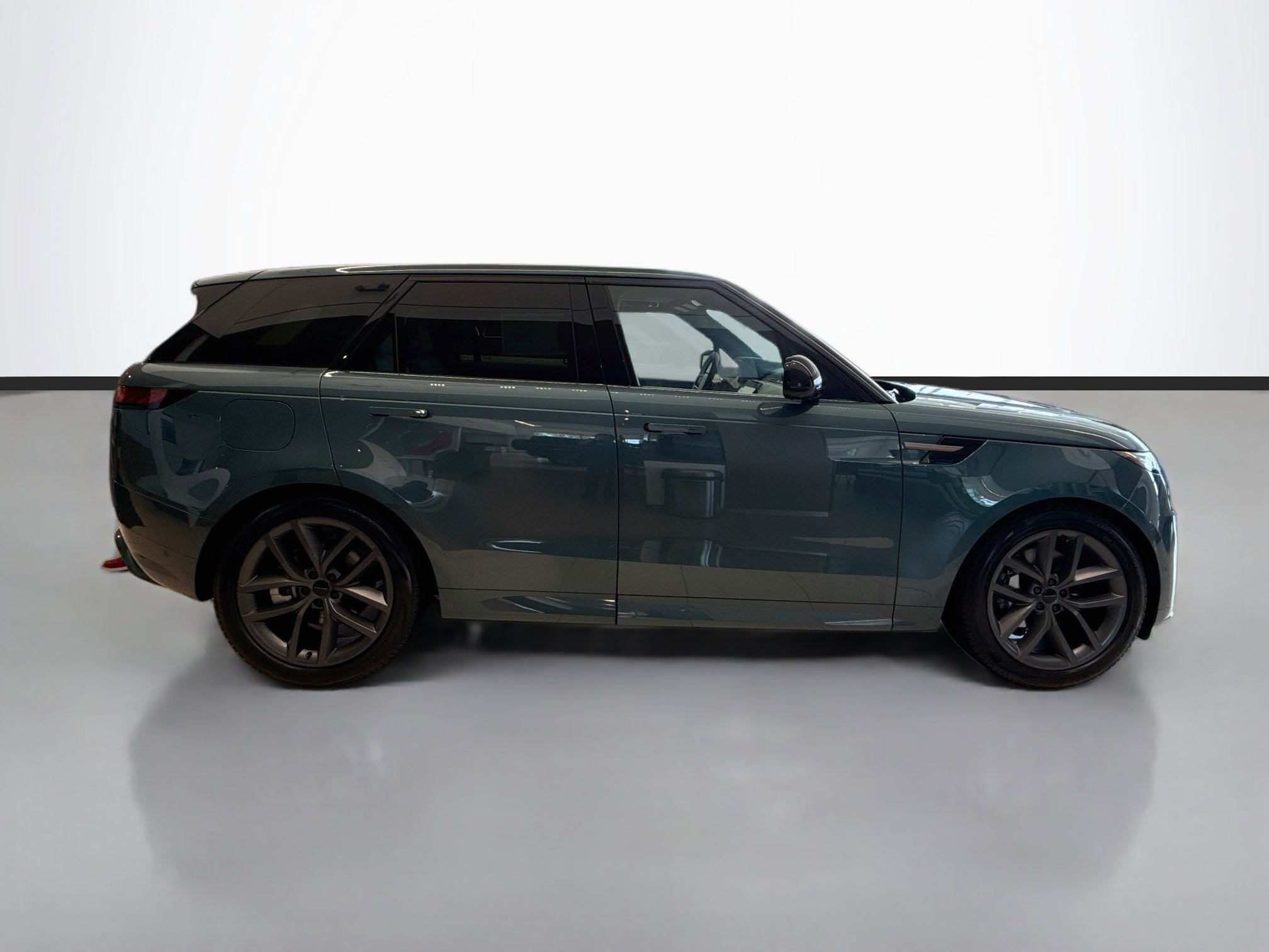 New 2026 Giola Green Land Rover Dynamic SE image 6