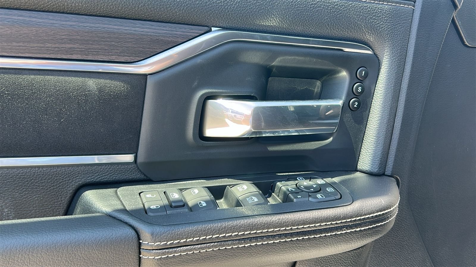 New 2026 Bright White Clear-Coat Exterior Paint RAM Laramie image 19