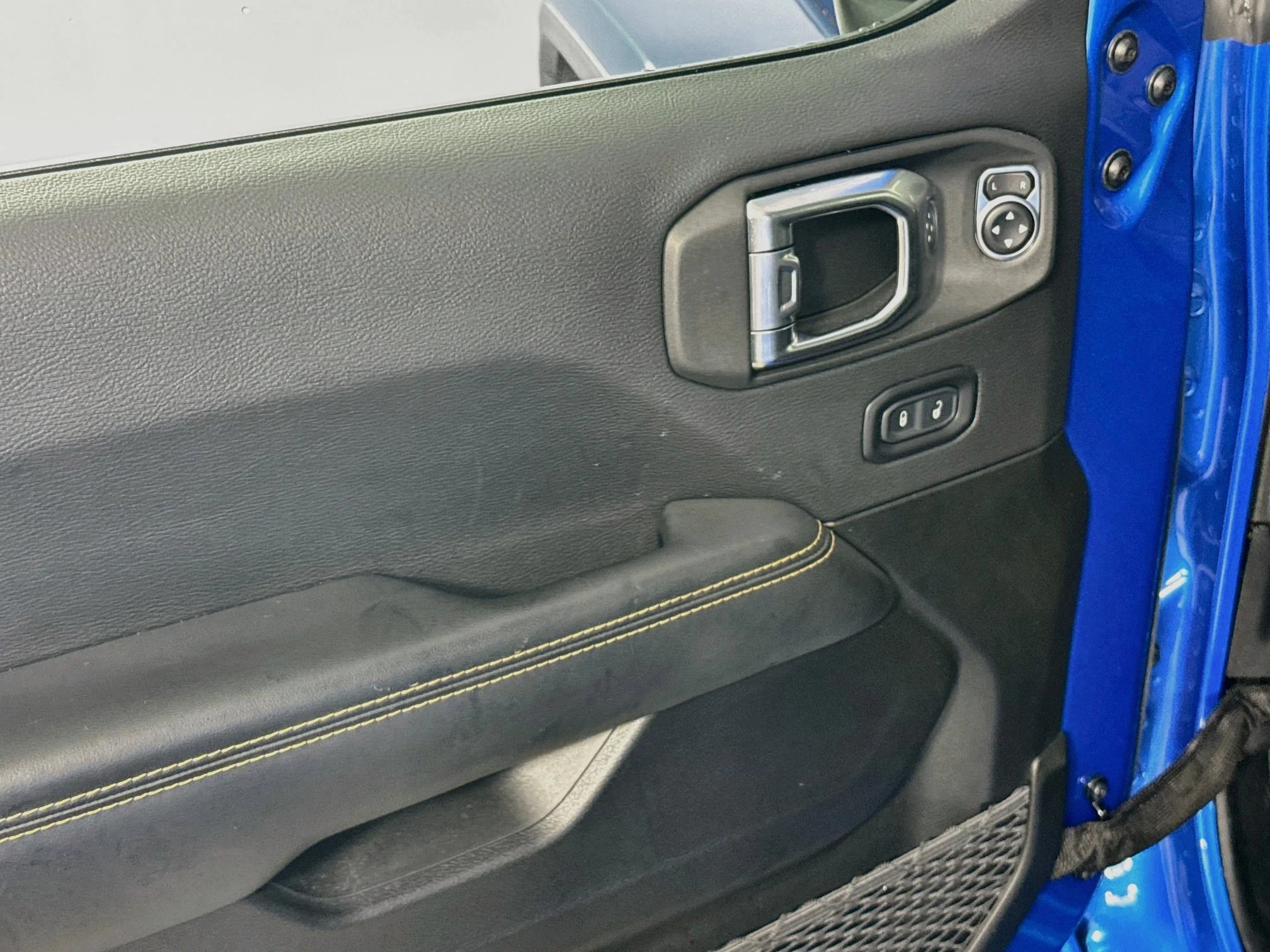 Used 2025 Hydro Blue Pearlcoat Jeep Sahara image 19