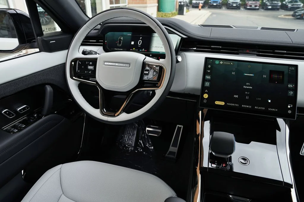 New 2026 Fuji White Land Rover Dynamic SE image 15