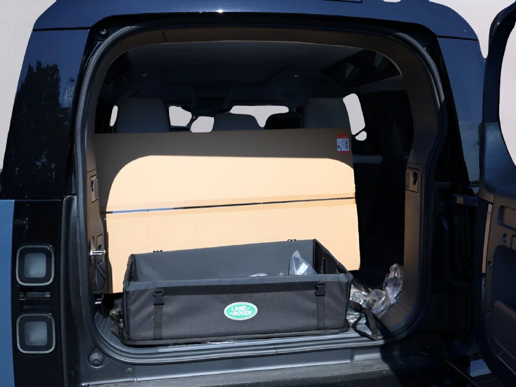 New 2026 Blue Land Rover X-Dynamic SE image 15