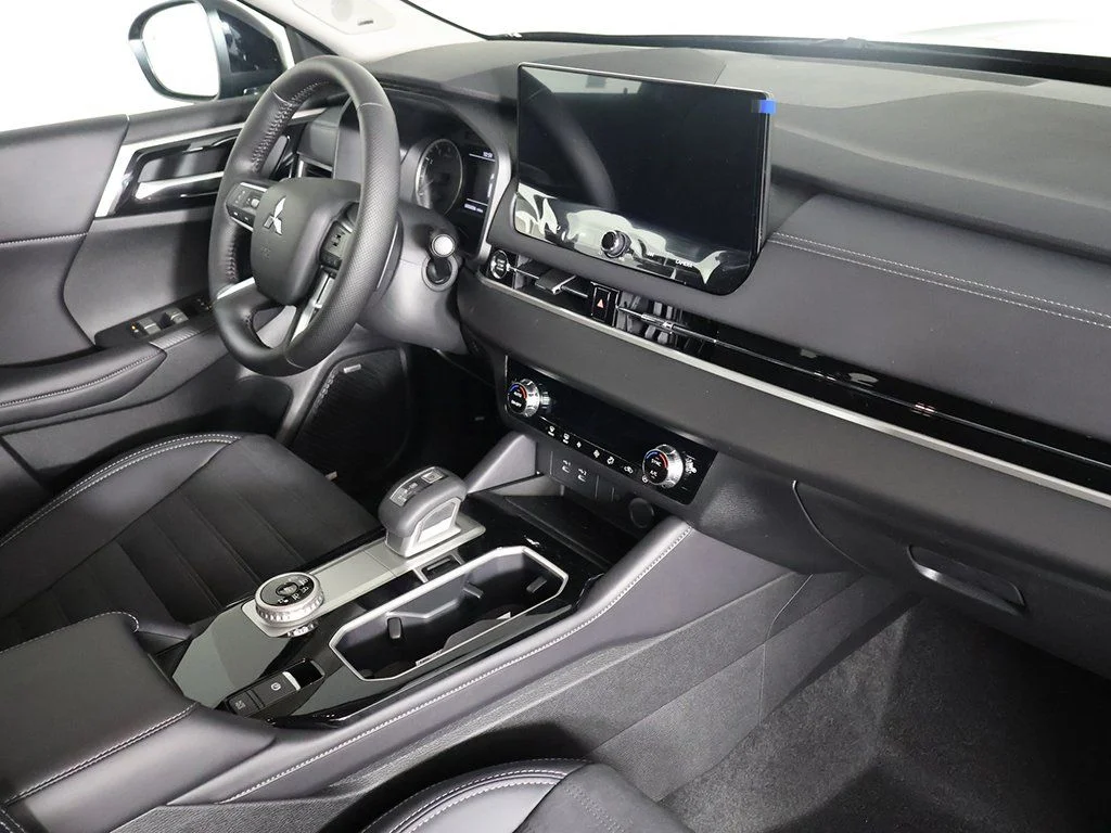 New 2026 Black Mitsubishi SE image 27