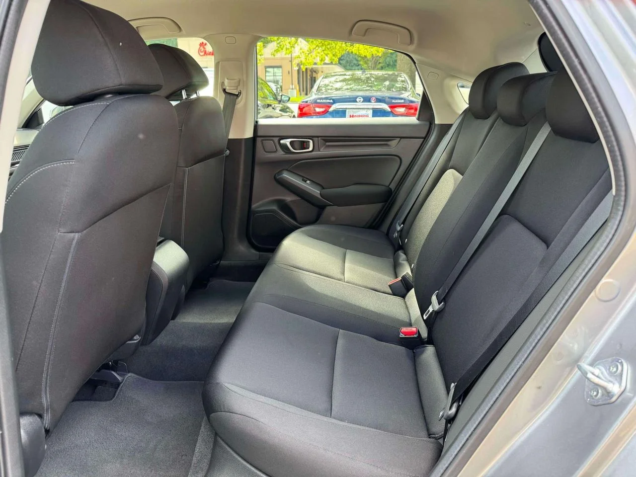 Used 2023 Lunar Silver Metallic Honda LX image 15