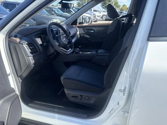 2023 Nissan Rogue SV - Photo 17