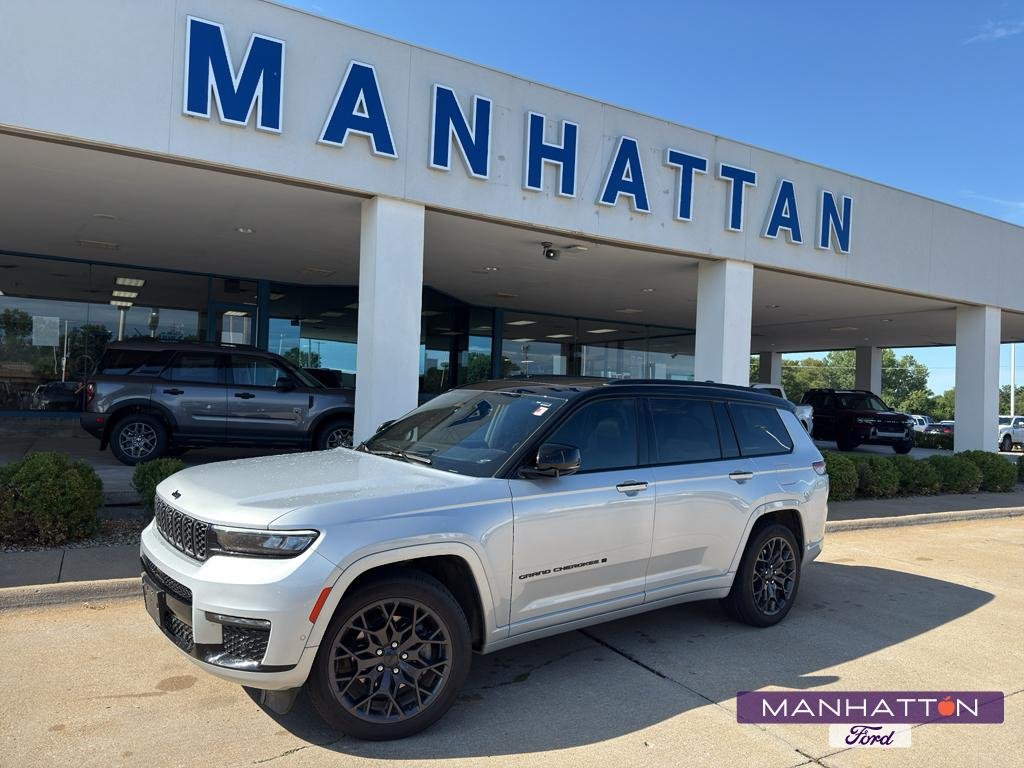 Used 2023 Black Clearcoat Jeep Summit Reserve image 1