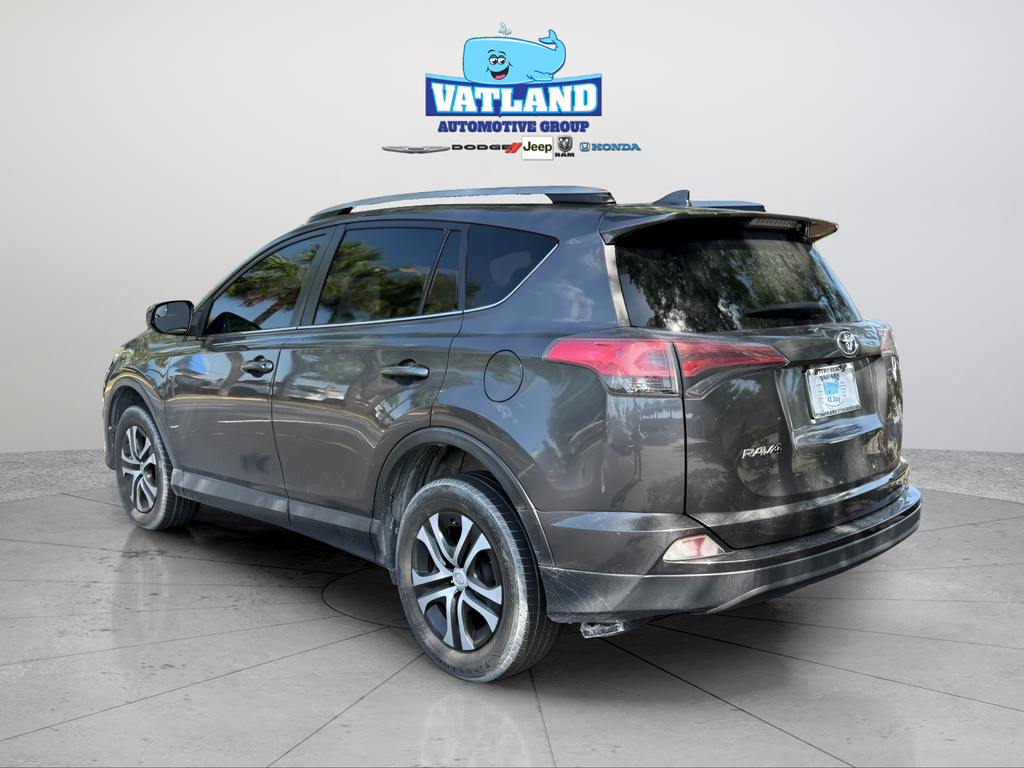 Used 2018 Gray Toyota LE image 3