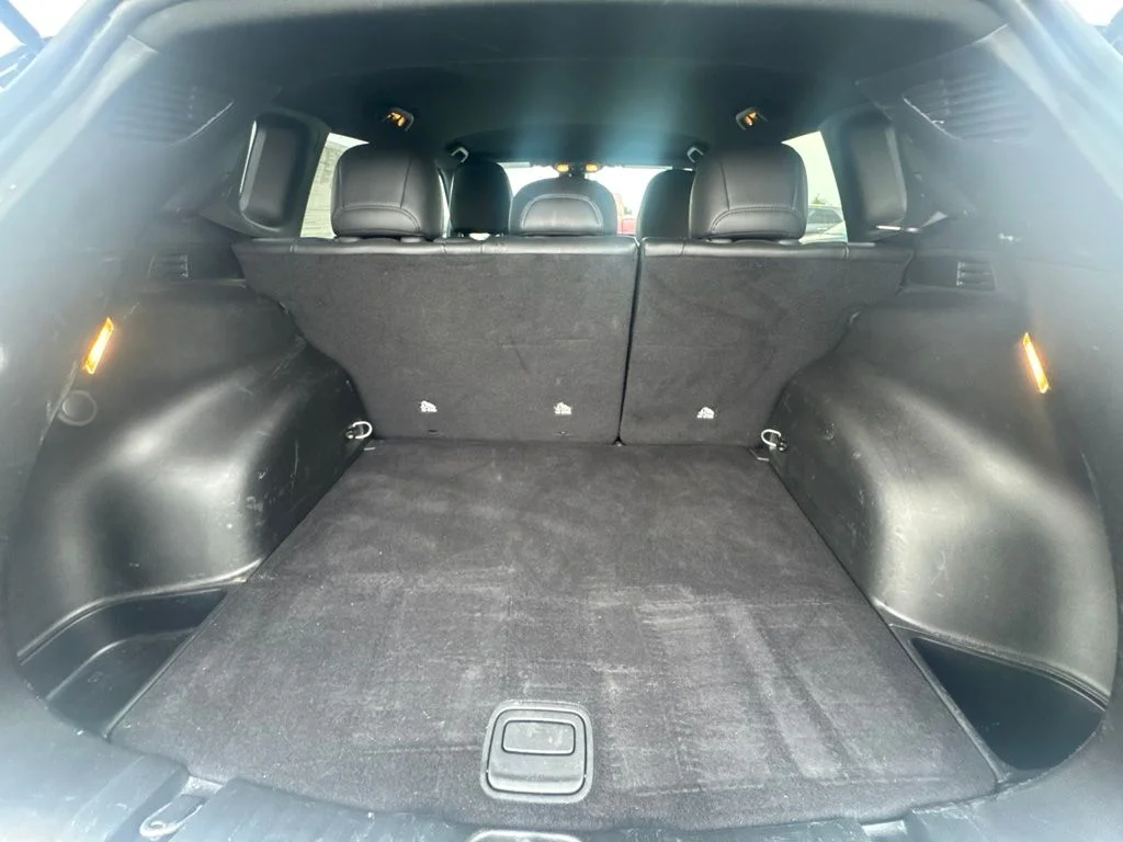 Used 2025 Silver Jeep Trailhawk image 10