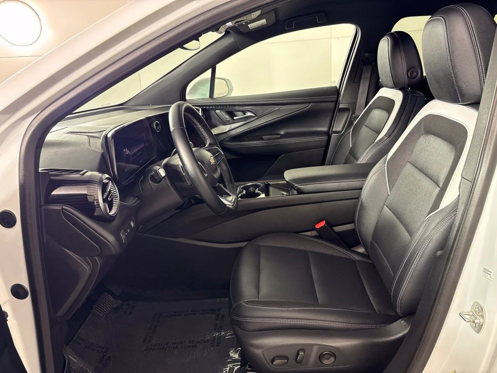 Used 2024 Summit White Chevrolet LT image 34