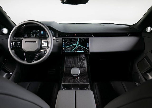 Certified Used 2025 Santorini Black Metallic Land Rover Dynamic image 4