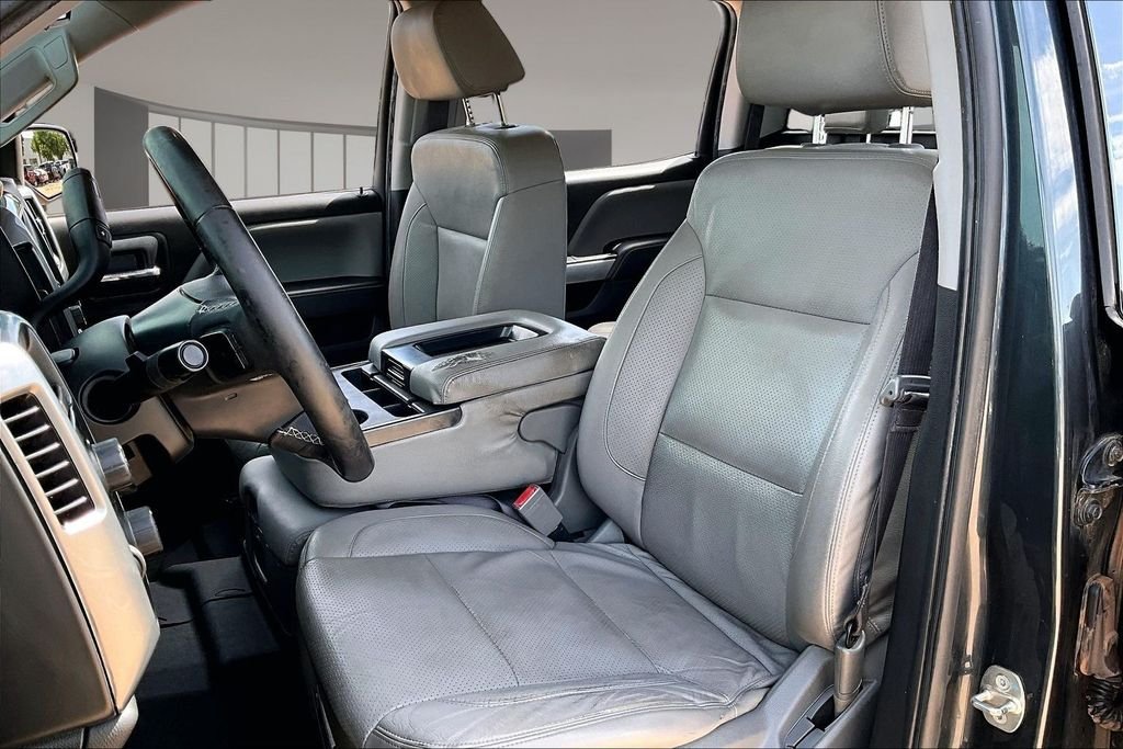 Used 2017 Gray Chevrolet LT image 27